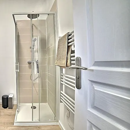 Le Petit Vauban - And Center *